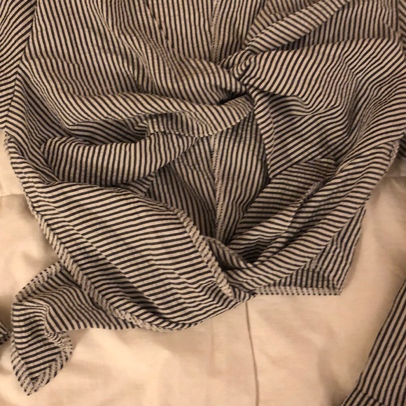 NWOT, LF brand front tie crop top - Picture 3 of 4